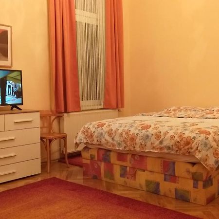 Tempo Courtyard Apartman Budapest Bagian luar foto