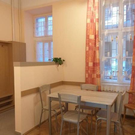 Tempo Courtyard Apartman Budapest Bagian luar foto