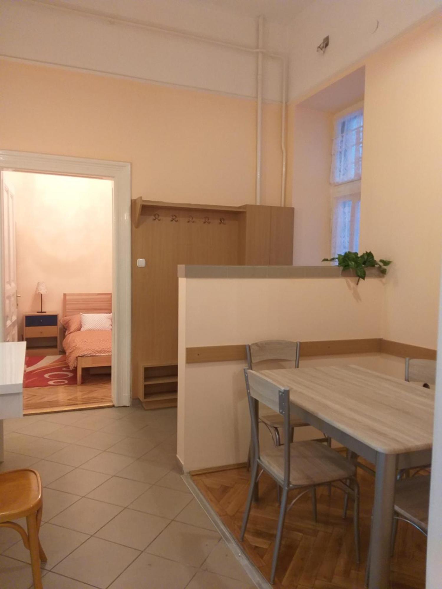 Tempo Courtyard Apartman Budapest Bagian luar foto