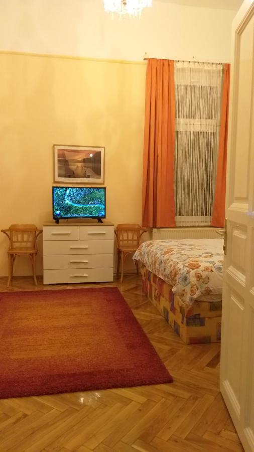 Tempo Courtyard Apartman Budapest Bagian luar foto
