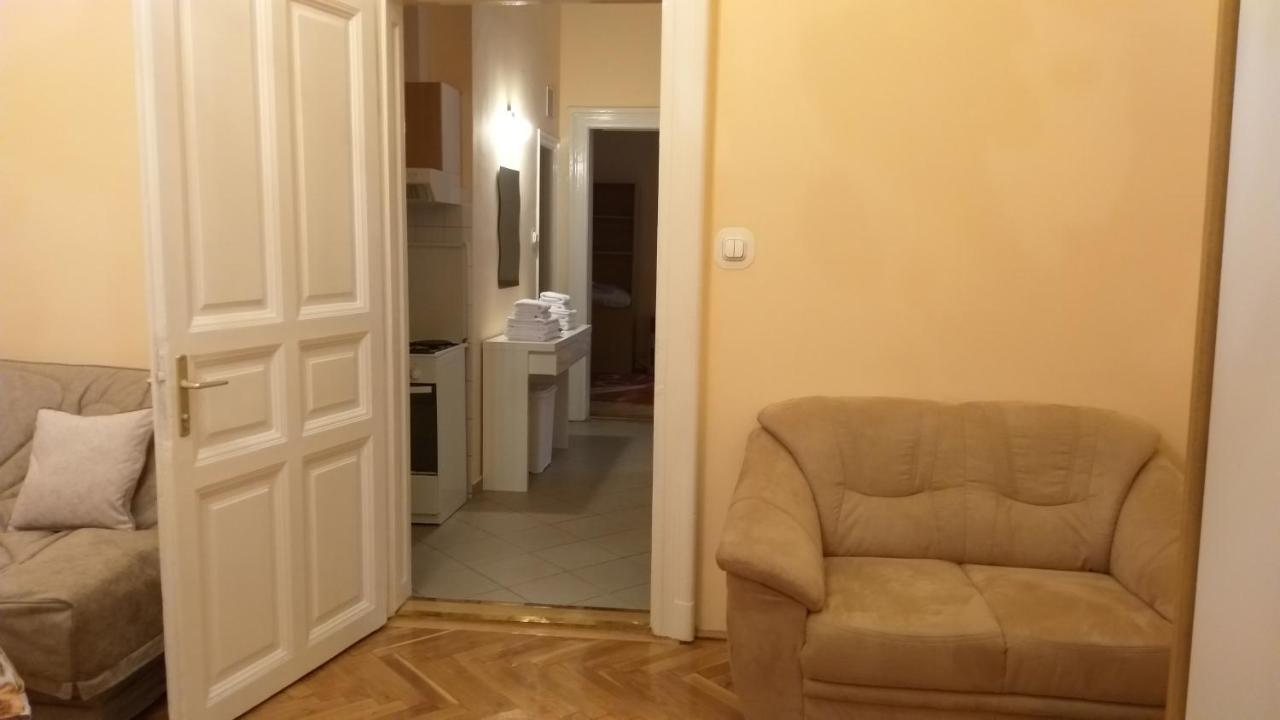 Tempo Courtyard Apartman Budapest Bagian luar foto