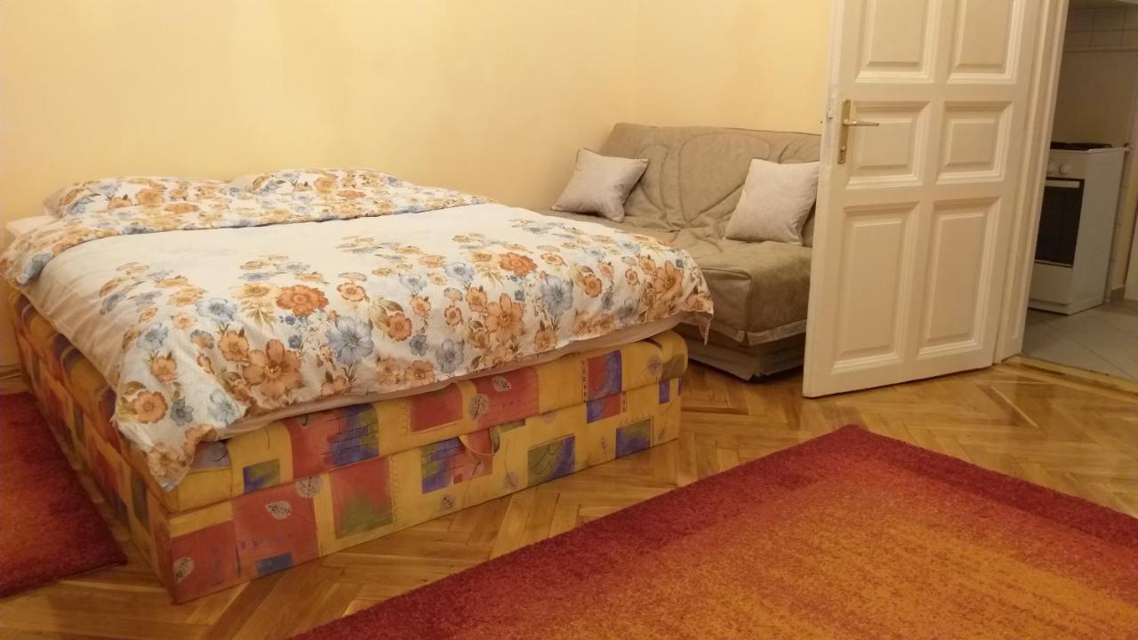 Tempo Courtyard Apartman Budapest Bagian luar foto