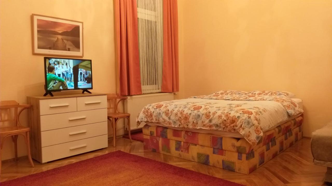 Tempo Courtyard Apartman Budapest Bagian luar foto