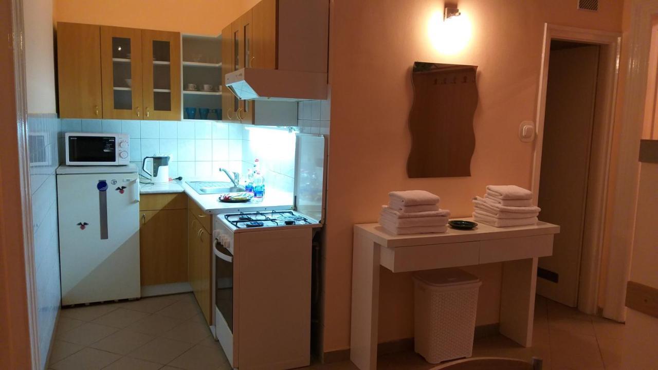 Tempo Courtyard Apartman Budapest Bagian luar foto